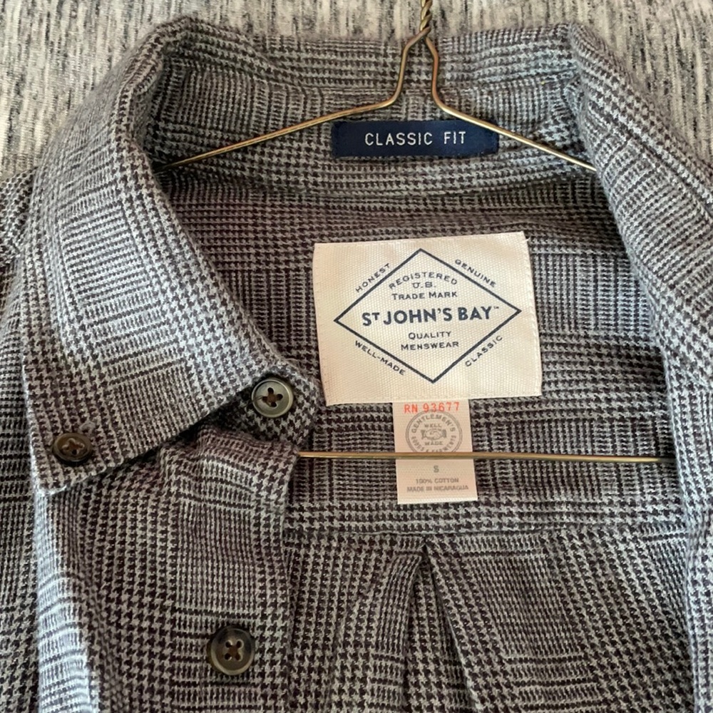 Classic fit ST John’s Bay Long Sleeve Button Up.